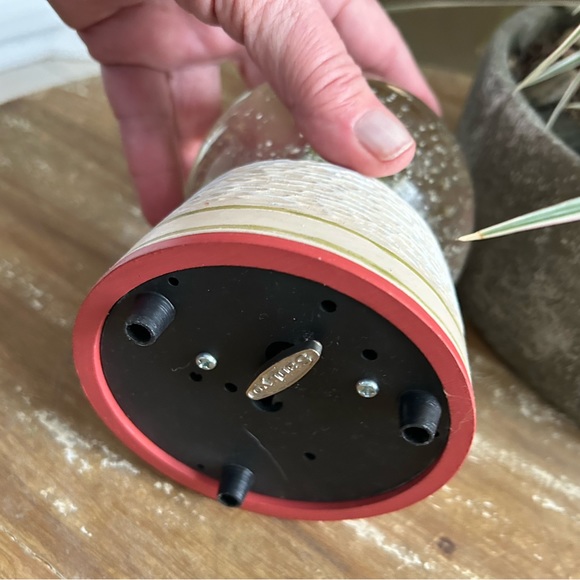 Hallmark Christmas musical snow globe. - Picture 5 of 6